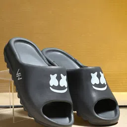 VIV Men Black & White Printed Rubber Sliders-picture-10
