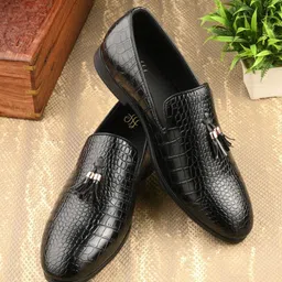 House of Pataudi Men Textured Formal Slip On Shoes With Tassels-image-32