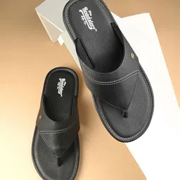 The Roadster Lifestyle Co Men Tstrap Slip on Comfort Sandals-image-38