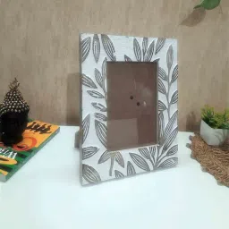 White & Gold Mango Wood Table Photoframe by Disoo Fashions-picture-45
