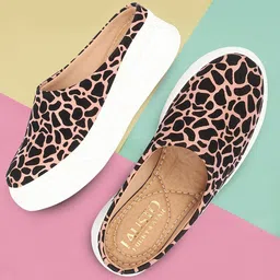 FAUSTO Women Leopard Printed Lightweight Velvet Clogs-27