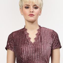 LELA Self Design Scallop Neck Regular Crop Top-5