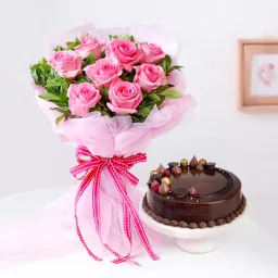 Blissful Chocolate Cake With Blooming Pink Roses Bouquet-image-7