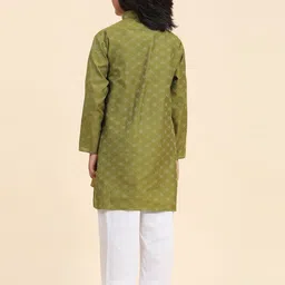 Pro-Ethic STYLE DEVELOPER Boys Ethnic Motif Printed Mandarin Collar Kurta with Pyjamas image 4