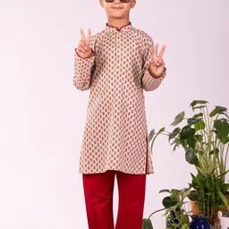 VASTRAMAY Boys Floral Printed Mandarin Collar Pure Cotton Straight Kurta With Pyjamas-85
