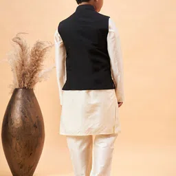 VASTRAMAY Boys Regular Mirror Work Kurta With Pyjamas & Jacket image 3