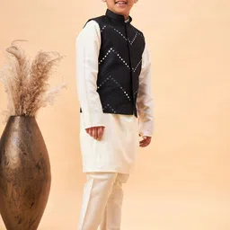 VASTRAMAY Boys Regular Mirror Work Kurta With Pyjamas & Jacket image 4