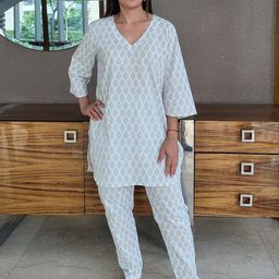 Freesia Array V Neck Ethnic Motifs Printed Pure Cotton Night suit-image-75