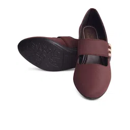 XE Looks Brown Wedge Pumps with Buckles-50