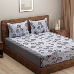 SWAYAM White & Black Geometric Printed 144 TC Cotton King Bedsheet With 2 Pillow Covers-15