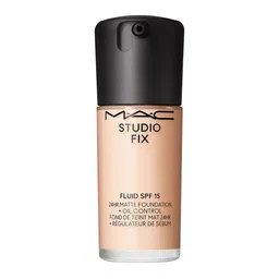 M.A.C Studio Fix Fluid SPF 15 24Hr + Oil Control Matte Foundation 30 ml - Shade NW10-0