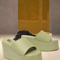 twin toes Women Wedges Sandal-picture-13