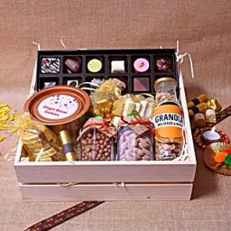 Confections Unlimited Hamper-29