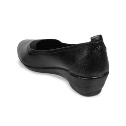 Mochi Textured Round Toe Wedge Heeled Pumps image 2