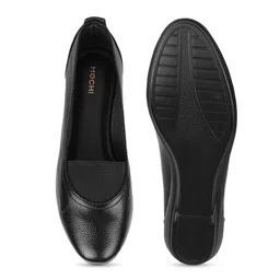 Mochi Textured Round Toe Wedge Heeled Pumps image 4