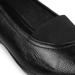 Mochi Textured Round Toe Wedge Heeled Pumps image 3