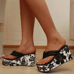 Shoetopia Girls Printed Flatform Heels-6