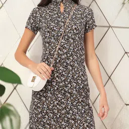 DressBerry Monochrome Blooms Floral Printed Monochrome Keyhole Neck Sheath Mini Dress-image-81