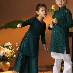 VASTRAMAY Boys Geometric Embroidered Mandarin Collar Sequinned Straight Kurta With Pyjamas-5