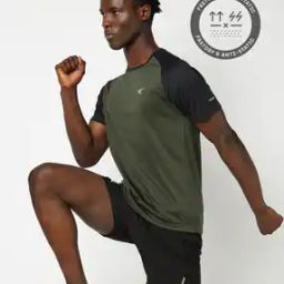 Men Colourblock Regular Fit Crew-Neck T-Shirt-image-29