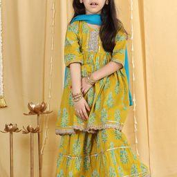 Aj DEZInES Girls Green & Blue Floral Printed Empire Cotton Kurta With Sharara & Dupatta-image-24