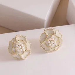 VAGHBHATT Gold-Plated Floral Studs Earrings-15
