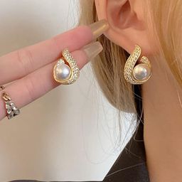 VAGHBHATT Gold-Plated Teardrop Shaped Studs Earring image 2