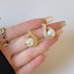 VAGHBHATT Gold-Plated Teardrop Shaped Studs Earring image 3