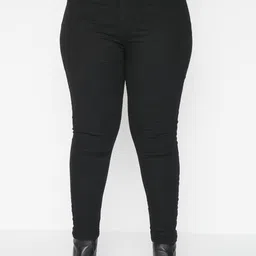 Trendyol Women Plus Size Mid Rise Stretchable Jeans-40