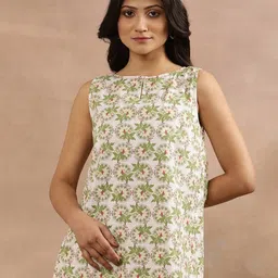 W Floral Printed Keyhole Neck Pure Cotton Top-picture-41