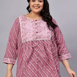 Indietoga Plus Size Geometric Printed Round Neck Three-Quarter Sleeves Cotton Longline Top-picture-1