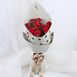 Enticing 12 Red Roses Bunch-image-13