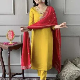 Women Cotton Blend Kurti Pant Dupatta Set-image-18