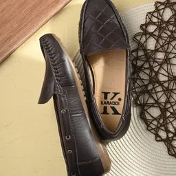 KARADDI Women Textured Round Toe Loafers-12
