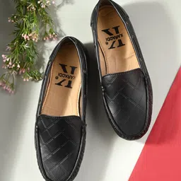 KARADDI Women Textured Loafers-26