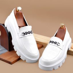 Bxxy Men Textured Heeled Horsebit Loafers-29