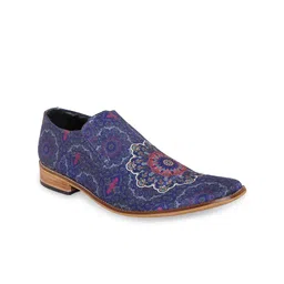 Kanvas Men Printed Slip-On Shoes-image-20