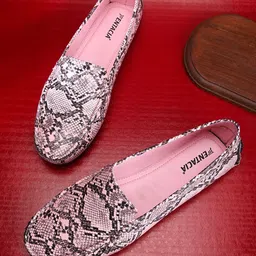 Fentacia Women Printed Lightweight Loafers-47