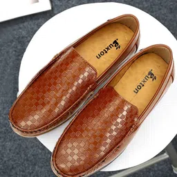 Buxton Men Textured Round Toe Loafers-picture-25