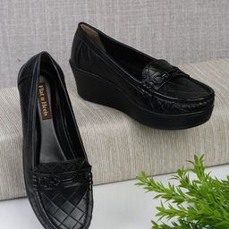 Flat n Heels Women Textured Heeled Loafers-image-62
