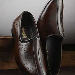 Vellinto Men Textured Sneakers-image-6