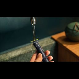 PHILIPS OneBlade Rechargeable Cordless Wet & Dry Trimmer for Beard & Moustache with 3 Length Settings for Men (30min Runtime, IPX7 Waterproof, Charcoal Gray) image 5