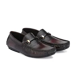Egoss Men Textured Round Toe Lightweight Comfort Insole Leather Loafers-image-7