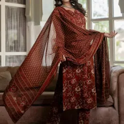 Women Cotton Blend Kurti Pant Dupatta Set-picture-10