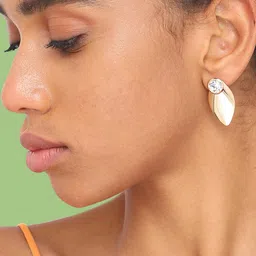 SOHI Gold-Plated Contemporary Drop Earrings-15