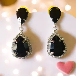 OOMPH Teardrop Shaped Drop Earrings-7