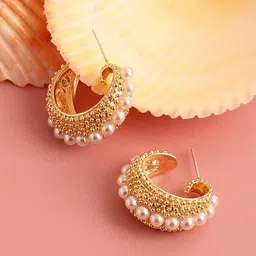 SOHI Gold Plated Contemporary Studs Pearls Earrings-25