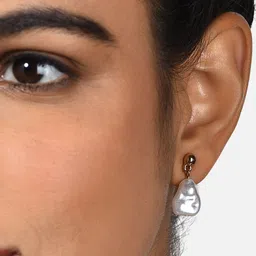 AMI Set Of 20 Gold-Plated & White Contemporary Studs Drop & Hoops Earrings image 5