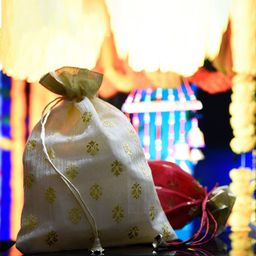 Kuber Industries 4-Pcs Cream-Colored Printed Potli Organisers-image-22
