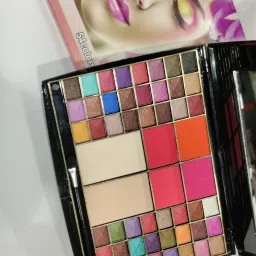 54 Colors Makeup Kit Versatile Eyeshadow Palette with Blendable Matte-image-11